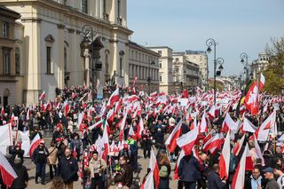 Wielki marsz w Warszawie. Wśród uczestników Kaczyński i Nawrocki