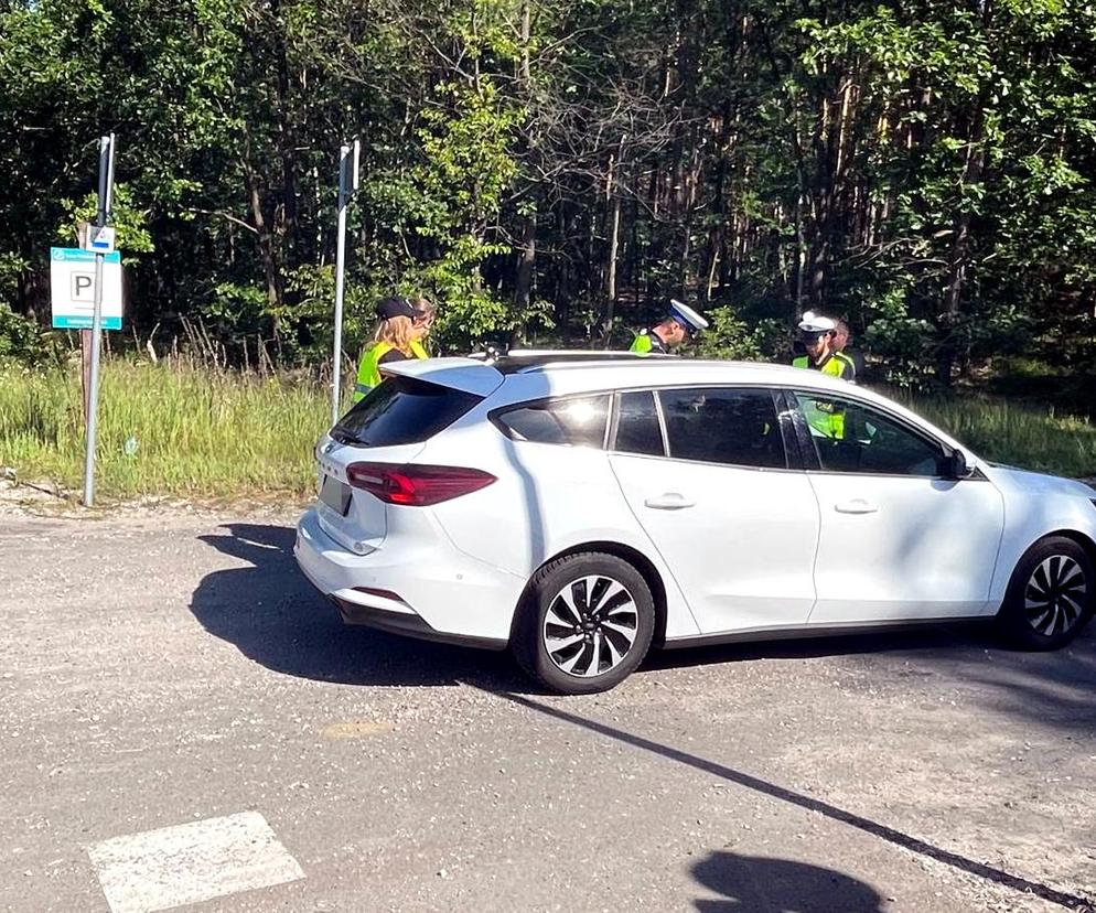 Policjanci z Torunia zaskoczyli kierowców. Delikwenci musieli jeść czosnek i cytrynę