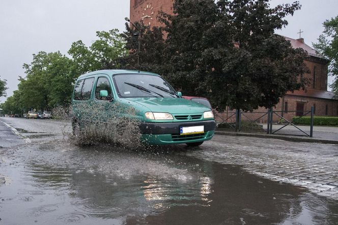 Ulewy i burze atakują. W połowie miesiąca dołączy to! IMGW potwierdza