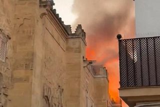 Pożar słynnego kościoła! Płomienie da dachu bezcennego zabytku