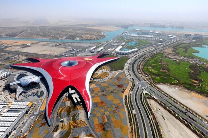 Park rozrywki Ferrari World w Abu Zabi (autorzy: Benoy)