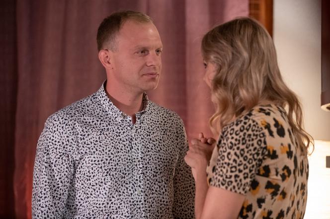 Na Wspólnej odc. 3144. Zuza (Małgorzata Socha), Kamil Hoffer (Kazimierz Mazur)