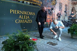 Mirosław Ziętarski z Katarzynką w Piernikowej Alei Gwiazd
