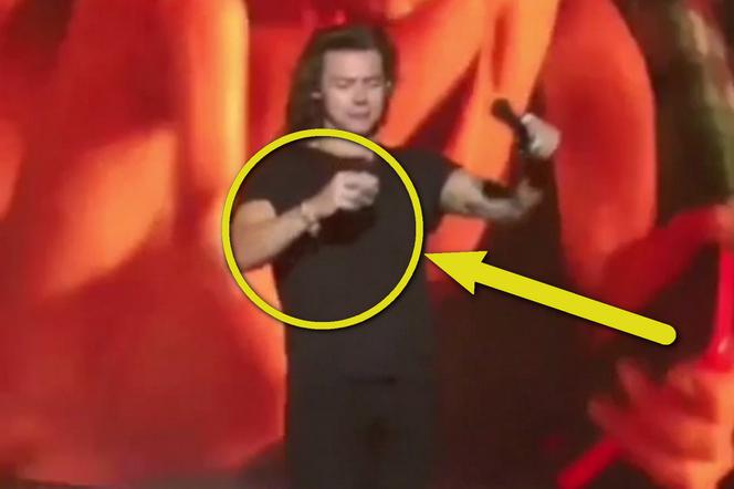 Harry Styles pomylił butelkę wody z mikrofonem