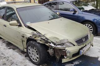 Uciekł po kolizji i ukrył auto na… miejscu dla osoby niepełnosprawnej. Policję zawiadomili Internauci