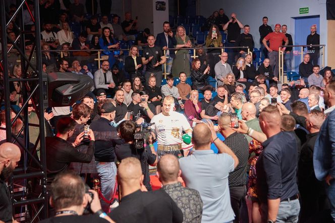 Karol Nawrocki i bokserzy