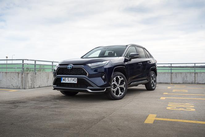 Toyota RAV4 Plug-in Hybrid jest inna niż konkurenci. Jedna z jej zalet jest kluczowa - TEST