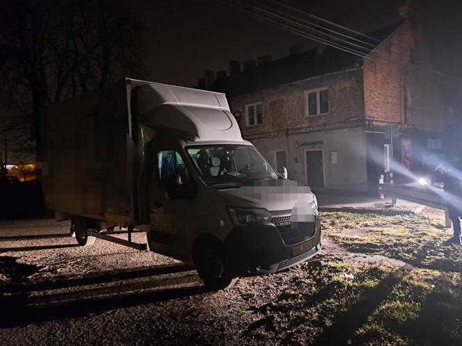 Zwiewał kilkadziesiąt kilometrów przed policją! Złapali go w krzakach pod Dworcem Zachodnim 