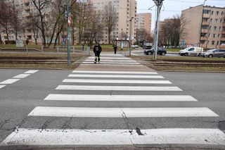 Pieszy wchodzący na przejście. Sąd wyjaśnił, co to dokładnie oznacza 