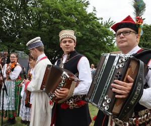 Warszawiacy tłumnie powitali lato na koncercie dla Kory