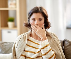 O czym świadczy brzydki zapach z ust? Na liście choroby nerek i cukrzyca