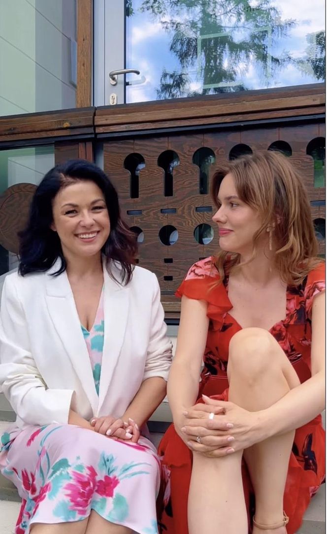 M jak miłość. Kinga (Katarzyna Cichopek), Franka (Dominika Kachlik)