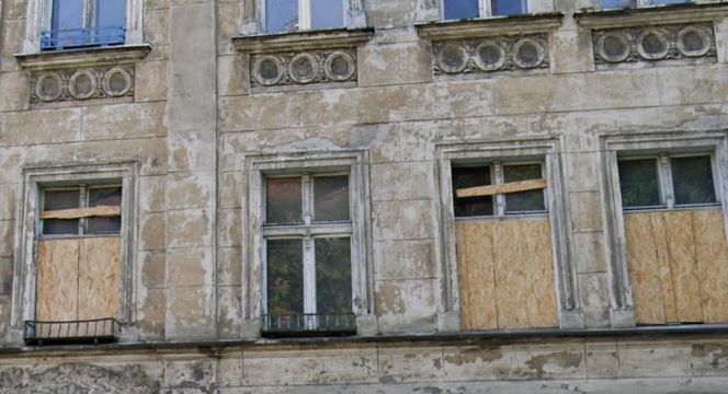 Wrocław. Kamienica jak z horroru na sprzedaż. Za niszczejący zabytek miasto chce niemal 4 miliony złotych 