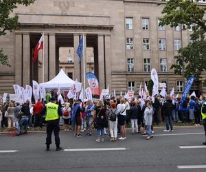 Broniarz: „Dość propagandy, chcemy realnych pieniędzy”
