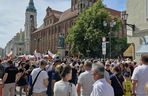 Marsz Milczenia dla Klaudii w Toruniu. „Niech nasza cisza przemówi głośniej niż słowa” [RELACJA NA ŻYWO]