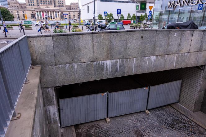 Zamknięty tunel pod ul. Marszałkowską w ciągu ul. Złotej