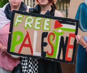 Głośny protest na Rynku we Wrocławiu przeciwko działaniom Izraela.„To nasz moralny obowiązek”