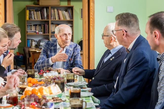 Walczył na frontach II wojny światowej, a teraz świętuje 100. urodziny! Piękny jubileusz majora Danielkiewicza