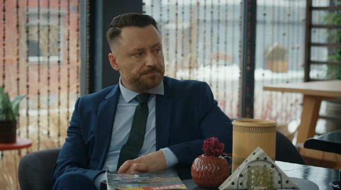 Barwy szczęścia, odcinek 3187. Maciej Wilk (Adam Szczyszczaj)