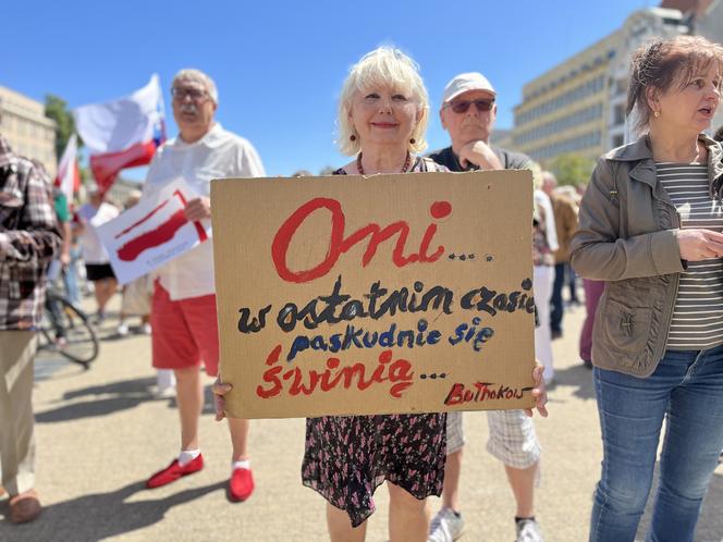 Toast za Wolność w Poznaniu. Tysiące ludzi na placu Wolności