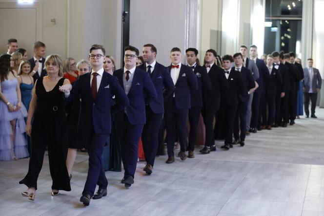 Studniówka na 34. piętrze. Bal maturalny IV LO w Gdańsku [ZDJĘCIA]