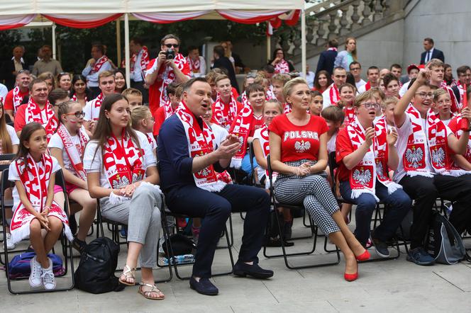 Para prezydencka ogląda mazc Polska - Senegal