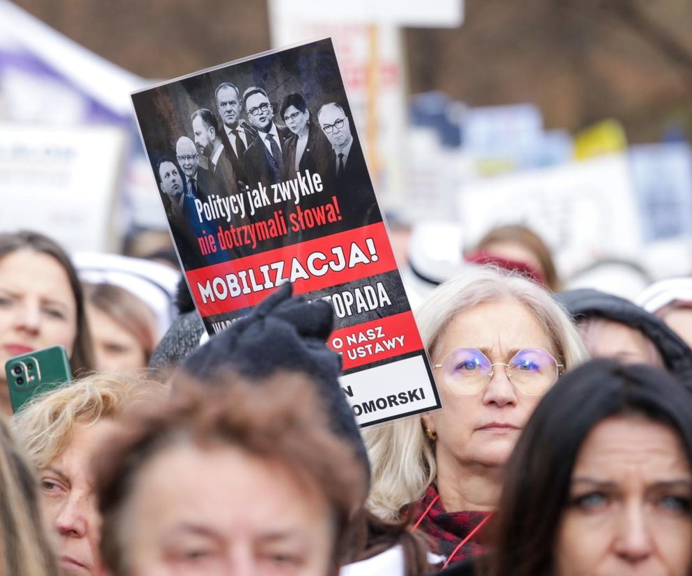 Pielęgniarki protestowały przed KPRM. Degradacja zawodu