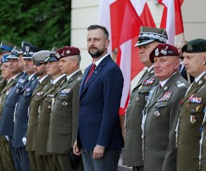 Szef MON wręczył odznaczenia żołnierzom