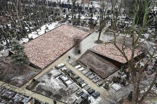 Pamięci mieszkańców getta: nowy monument na cmentarzu żydowskim w Warszawie