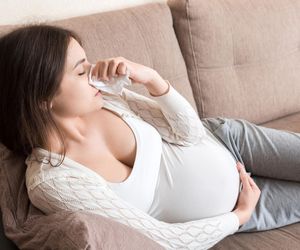 Tak dziecko w brzuchu reaguje na płacz swojej mamy. Niesamowite, co robi