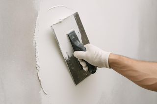 Tynk wewnętrzny: gipsowy kontra tynk tradycyjny. Który wybrać?