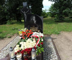 Rocznica tragicznej śmierci Andrzeja Leppera. Oto, jak wygląda jego grób 12 lat od śmierci