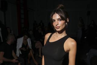 Emily Ratajkowski zrobiła to na środku ulicy. Piękna Polka w gorących scenach. W ogóle się nie krępuje