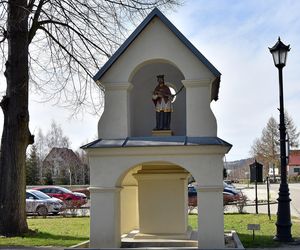 To jedno z najmniejszych miast w Małopolsce. Jedna decyzja papieża sprawiła, że stało się sławne