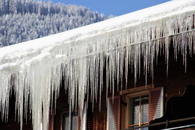 Temperatura w Małopolsce poniżej -20 st. Celsjusza. Tylicz rekordzistą zimna. IMGW ostrzega przed mrozami