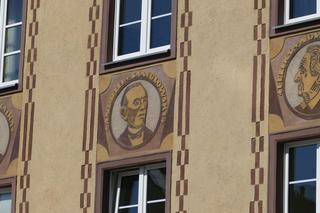 Sgraffito na elewacji. Skąd pochodzi technika sgraffito? Jak powstaje sgraffito? 