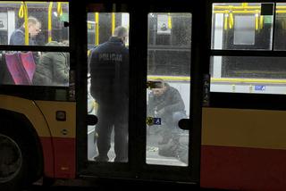 Zakrwawiony mężczyzna jechał autobusem