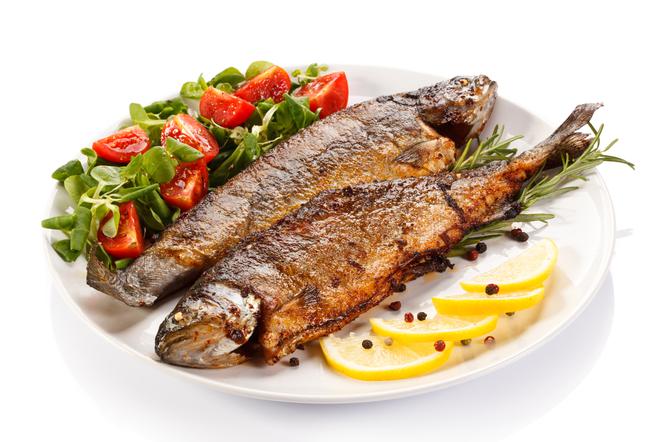 Pstrąg pieczony z koprem włoskim z menu beszamel.pl DIETETYCZNIE