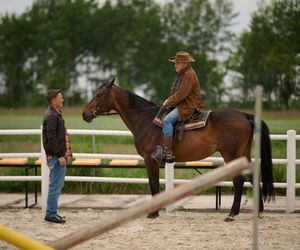Na Wspólnej odc. 4073. Wojtek (Wojciech Błach), Juliusz (Daniel Olbrychski)