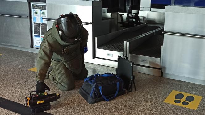 Na lotniskach nie zostawiaj bagażu bez opieki.  Mogą być kłopoty 