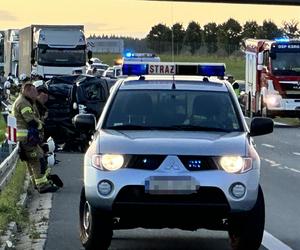 Są ranni po wypadku z udziałem autokaru. Droga zablokowana, poważne utrudnienia