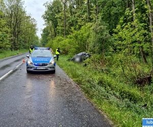 18-latka zginęła w wypadku pod Lubinem. Wypadła z drogi BMW [ZDJĘCIA].