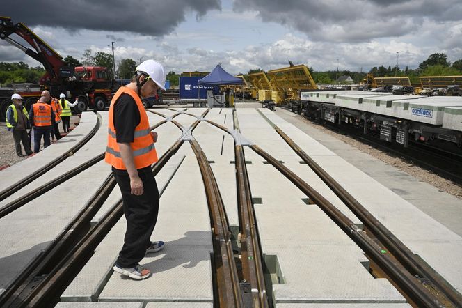 Kraków buduje Warszawie plac Zawiszy. Byliśmy w fabryce, gdzie powstanie 121 elementów wielkiej układanki