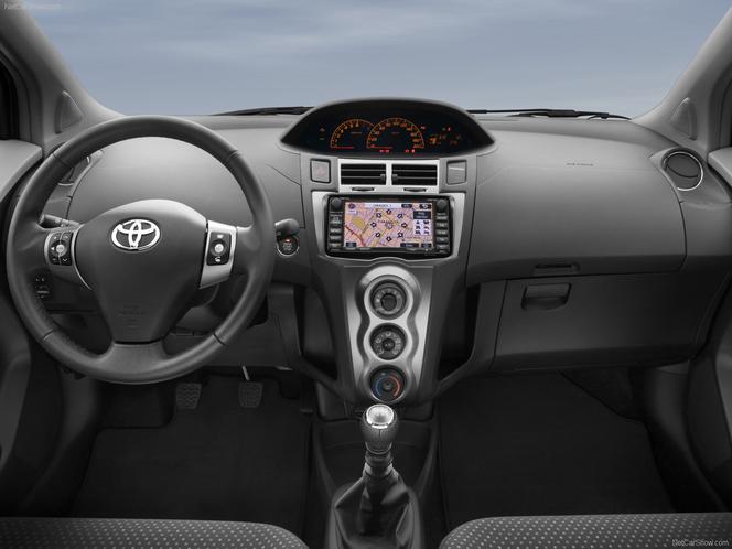 Toyota Yaris Terra hatchback, model 2011