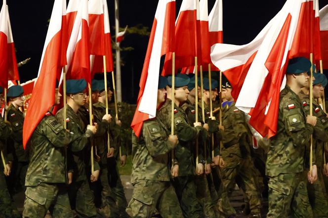 Święto Wojska Polskiego. Nocna próba przed defiladą