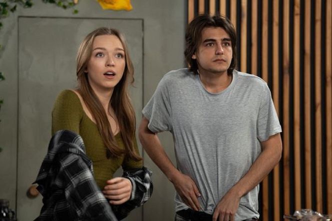 Barwy szczęścia, odcinek 3213. Ewelina (Amelia Listwoń), Romeo (Jacek Tyszkiewicz)