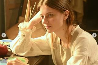 Weronika Humaj (Ania i Kasia w Stuleciu Winnych) w przedstawieniu TVP Kopciuszek