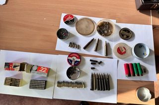 Strzelał do policjantów! Na widok radiowozu próbował uciec do lasu