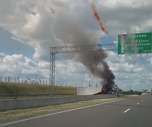 Zablokowana droga S8. Pali się TIR po zderzeniu dwóch ciężarówek na odcinku Zambrów-Białystok