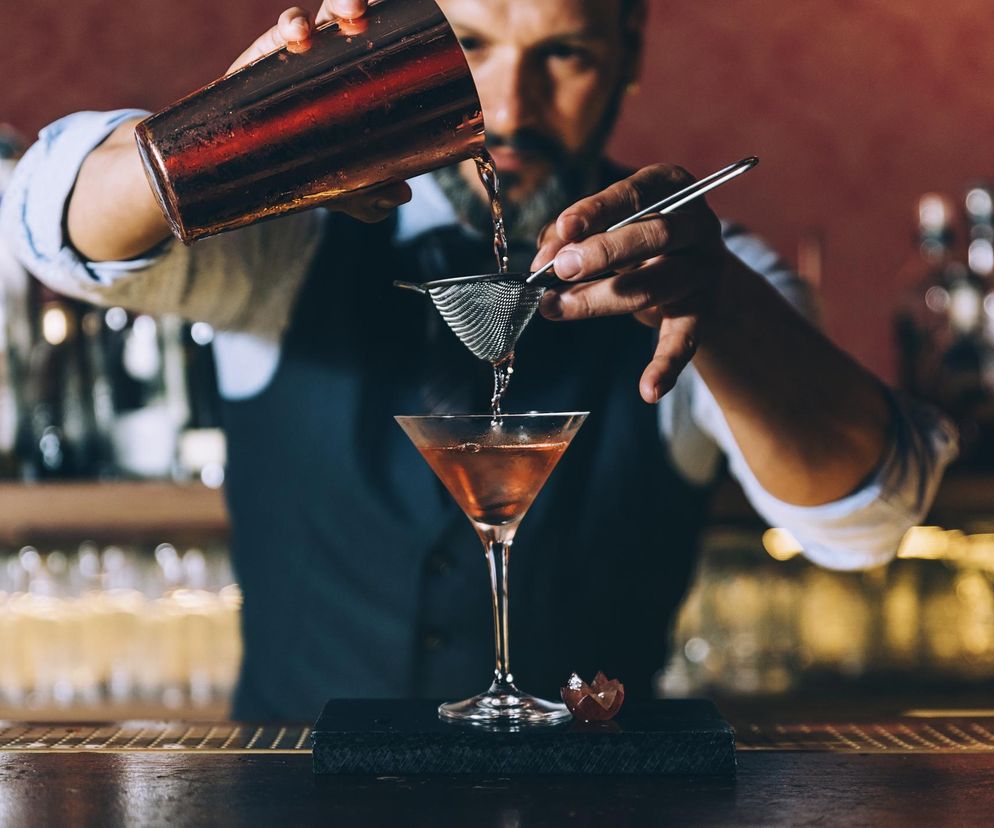 Popularny drink wyzwala agresję. Nazywamy to bezsennym pijaństwem